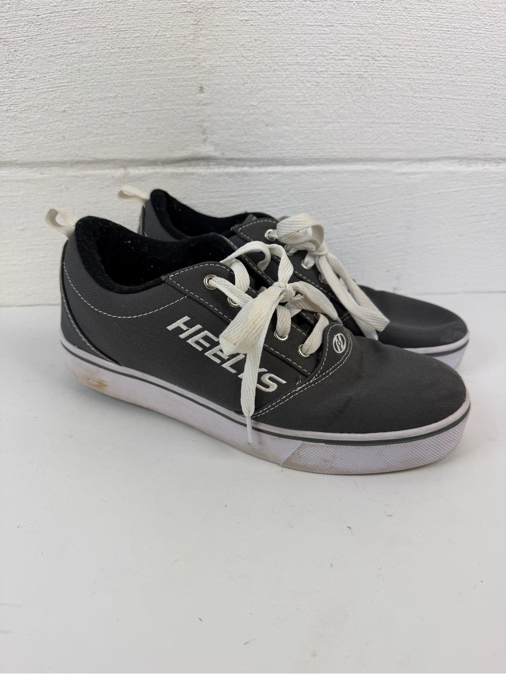 Heelys gray lace up skate sneakers, 8